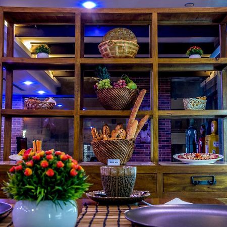 Flowery Holiday Suites Кувейт Екстериор снимка