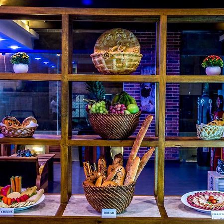Flowery Holiday Suites Кувейт Екстериор снимка