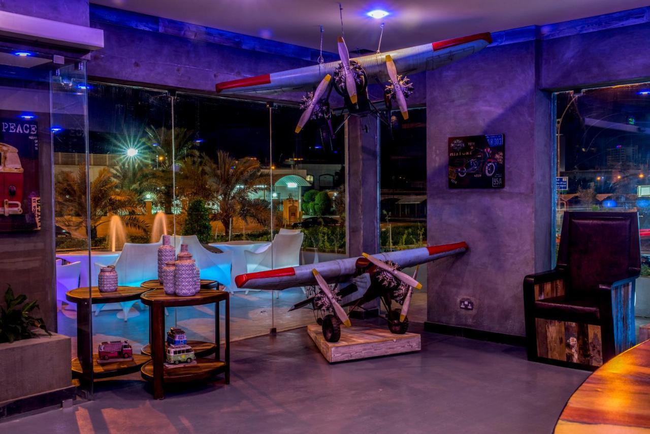 Flowery Holiday Suites Кувейт Екстериор снимка